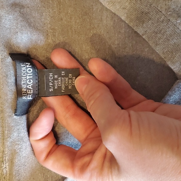 Kenneth Cole v-neck sweater - Picture 2 of 3